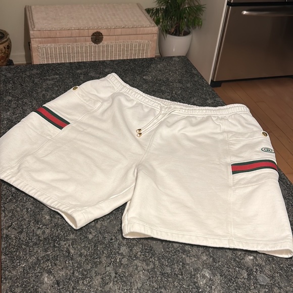🦁 Gucci Interlocking G Web Embossed Jogger Shorts - Picture 3 of 14
